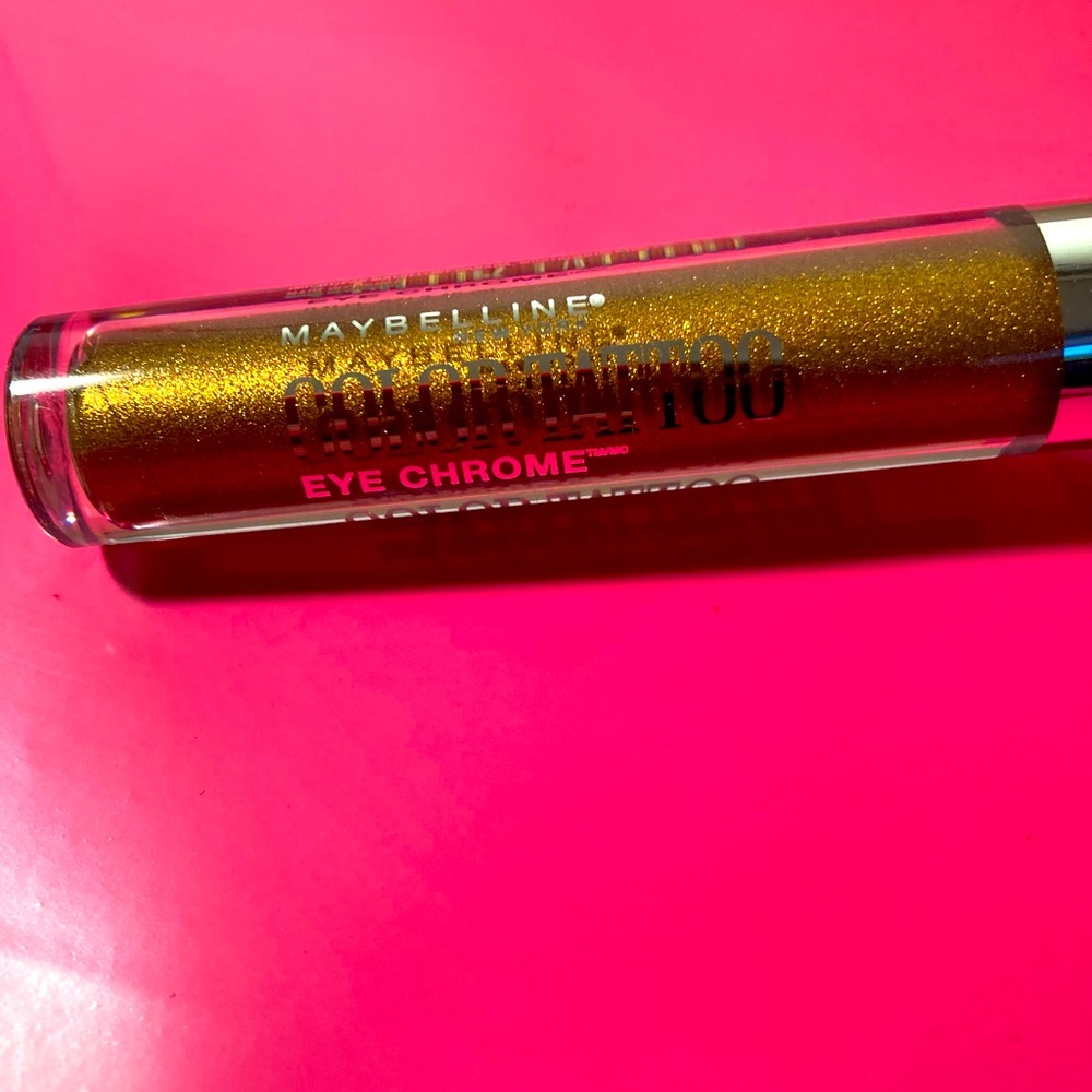 Maybelline eye chrome color tattoo eyeshadow in bronze sheen.